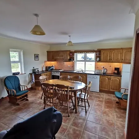 Cozy 6 Bedroom House With Spectacular Views Feriehus