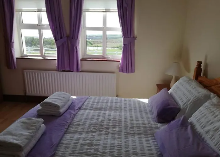 Cozy 6 Bedroom House With Spectacular Views 度假居 *